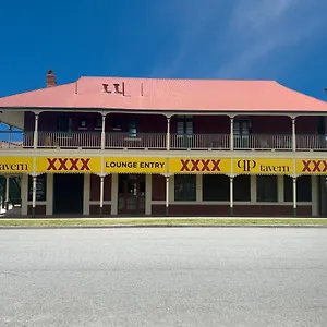 Queensport Tavern And Motel